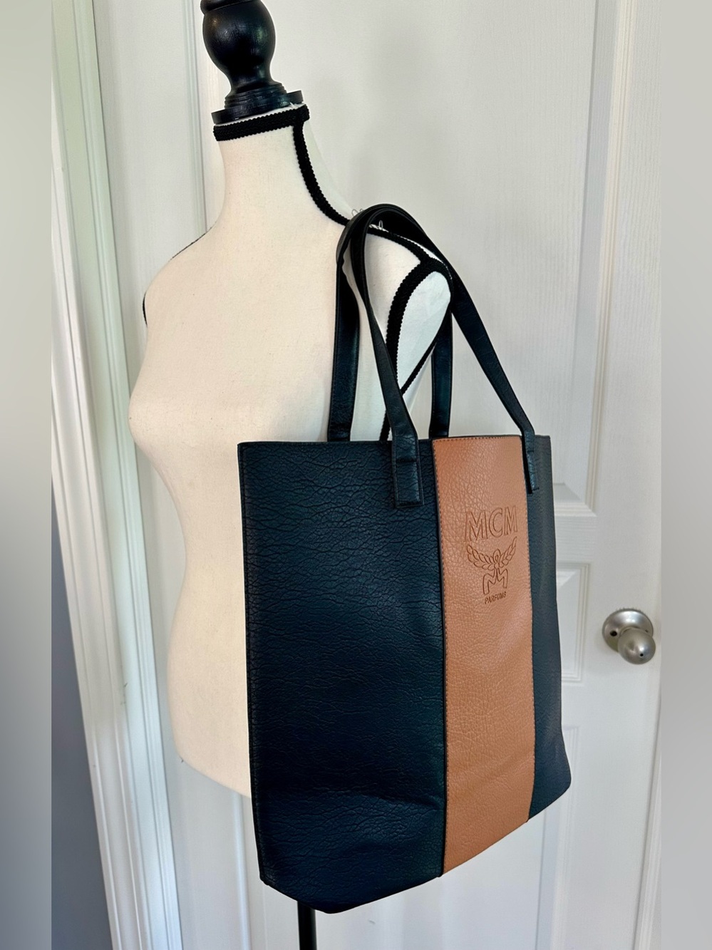MCM Parfums Embossed Faux Leather Tote Bag – Black & Cognac – NWOT – Large - Picture 5 of 7